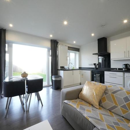 Hatton Apartments Heathrow Airport- Free Parking-Free Underground To And From Heathrow Airport Hatton Cross See Picture-See London Fast Hatton Cross To Central London 30Min Exteriör bild