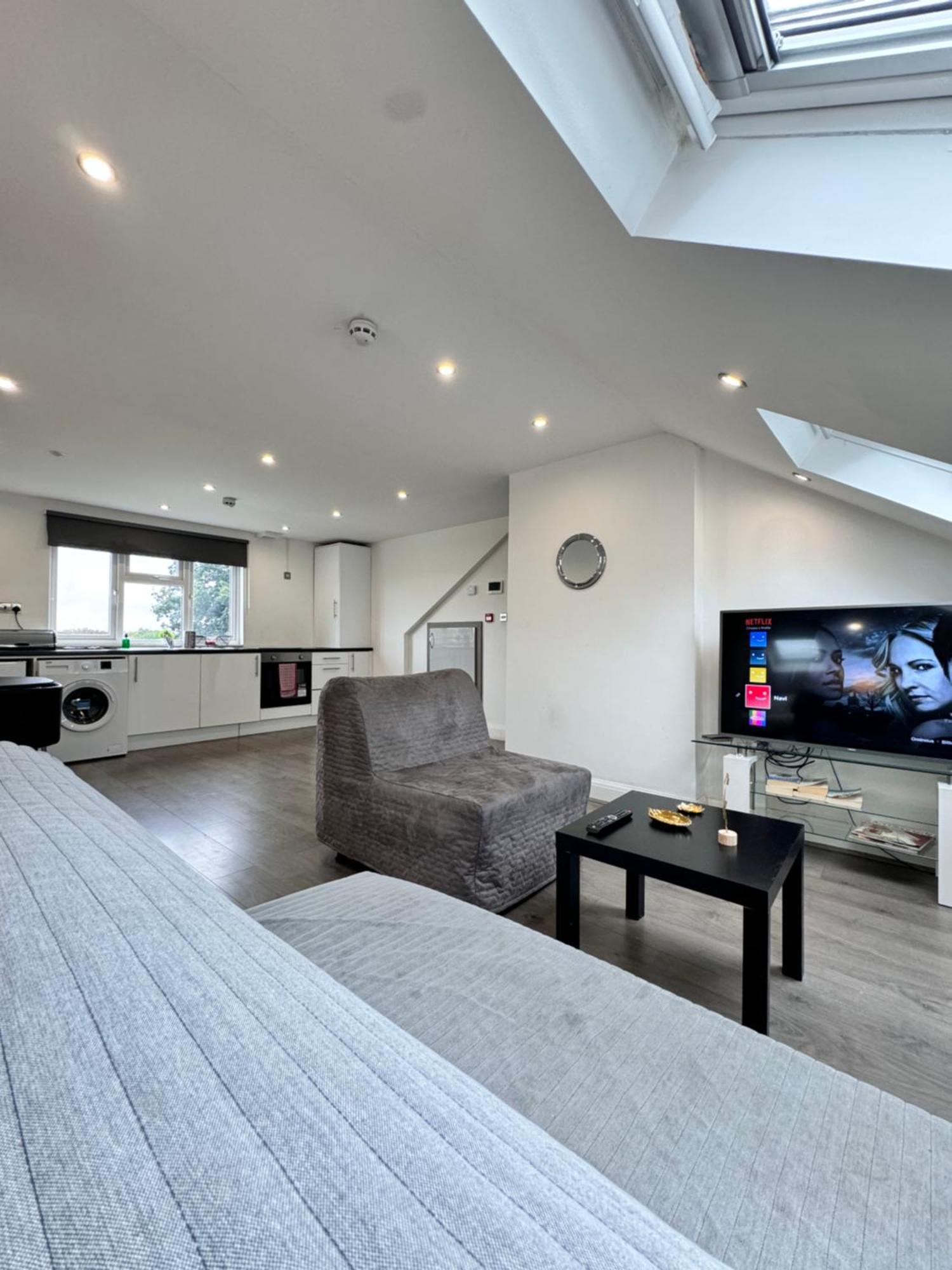 Hatton Apartments Heathrow Airport- Free Parking-Free Underground To And From Heathrow Airport Hatton Cross See Picture-See London Fast Hatton Cross To Central London 30Min Exteriör bild