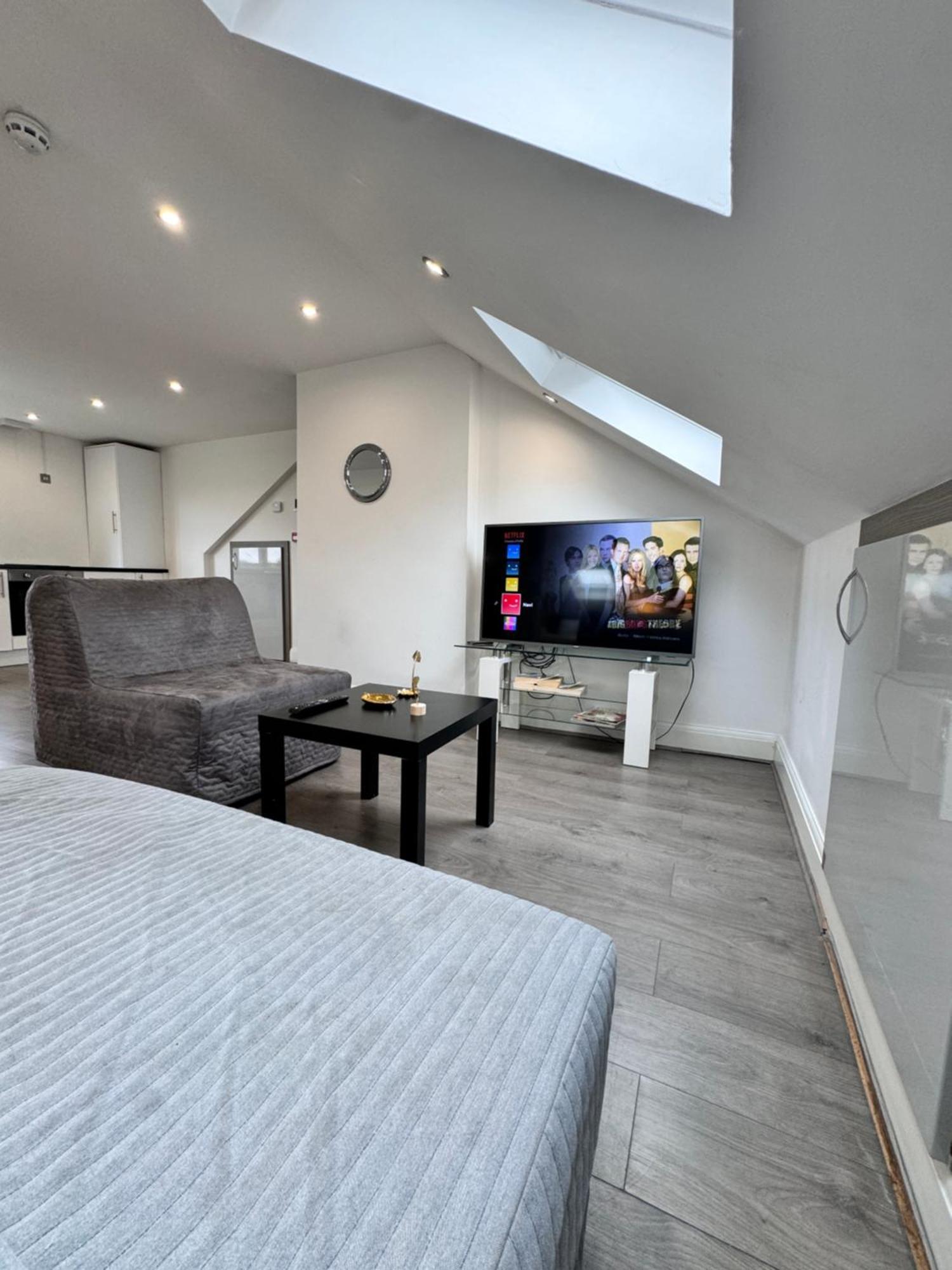 Hatton Apartments Heathrow Airport- Free Parking-Free Underground To And From Heathrow Airport Hatton Cross See Picture-See London Fast Hatton Cross To Central London 30Min Exteriör bild