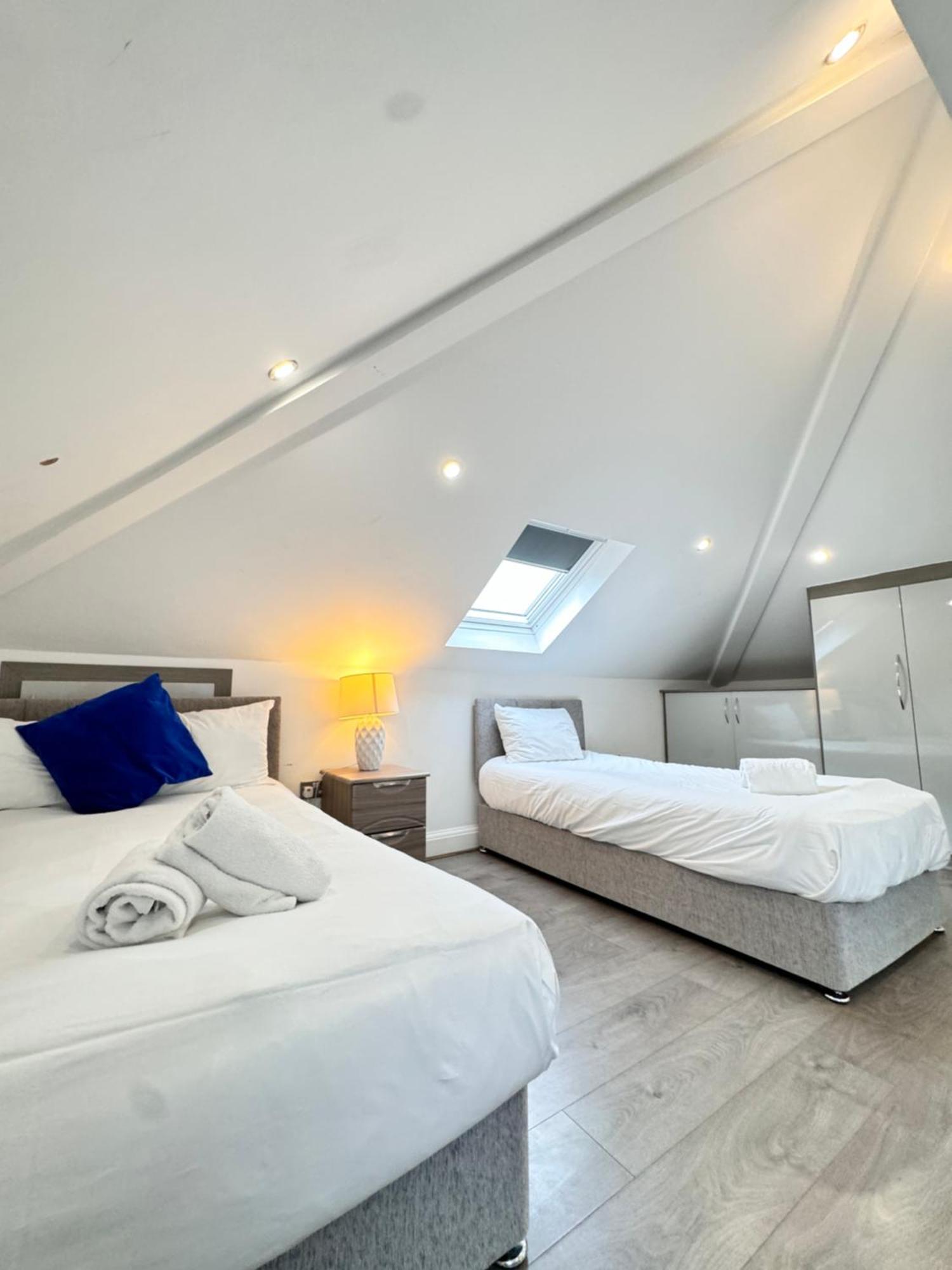 Hatton Apartments Heathrow Airport- Free Parking-Free Underground To And From Heathrow Airport Hatton Cross See Picture-See London Fast Hatton Cross To Central London 30Min Exteriör bild