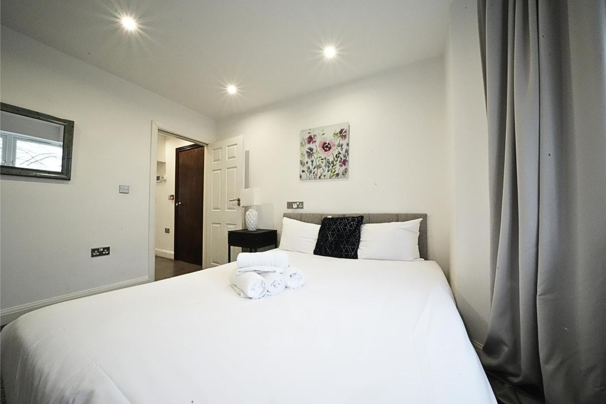 Hatton Apartments Heathrow Airport- Free Parking-Free Underground To And From Heathrow Airport Hatton Cross See Picture-See London Fast Hatton Cross To Central London 30Min Exteriör bild