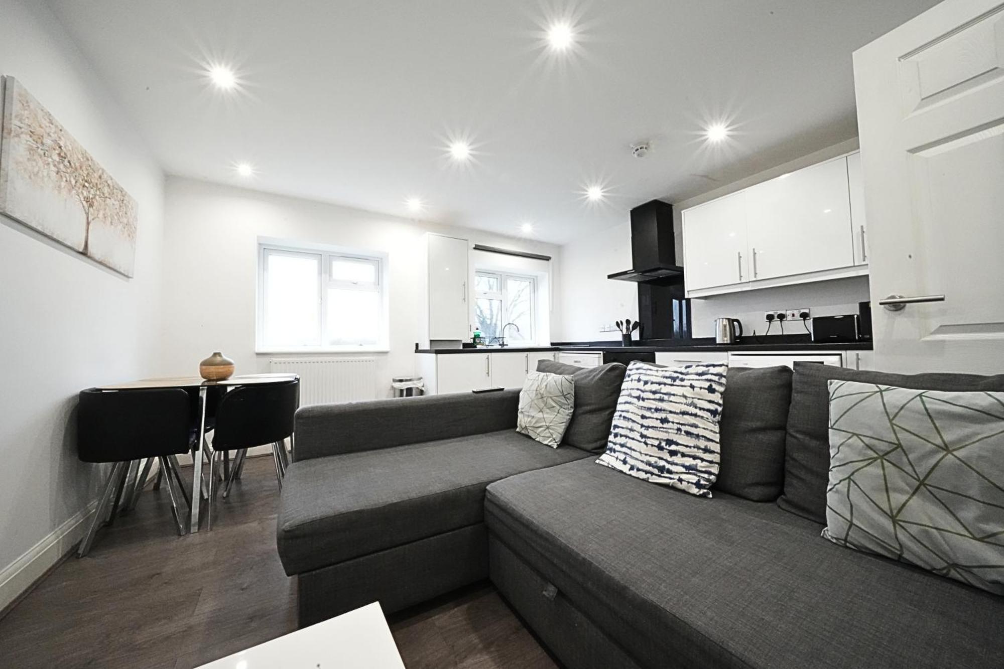 Hatton Apartments Heathrow Airport- Free Parking-Free Underground To And From Heathrow Airport Hatton Cross See Picture-See London Fast Hatton Cross To Central London 30Min Exteriör bild