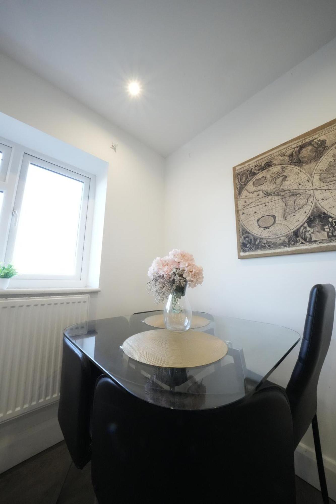 Hatton Apartments Heathrow Airport- Free Parking-Free Underground To And From Heathrow Airport Hatton Cross See Picture-See London Fast Hatton Cross To Central London 30Min Exteriör bild