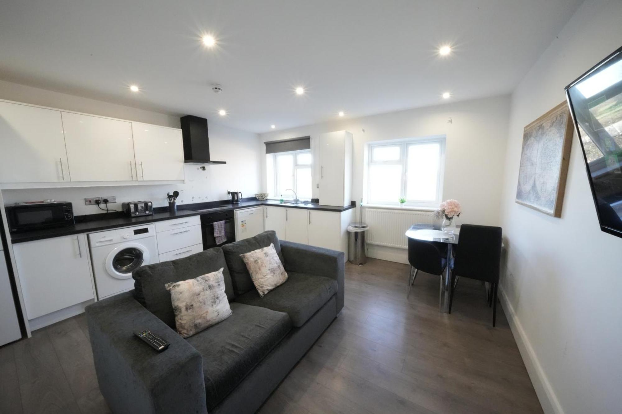 Hatton Apartments Heathrow Airport- Free Parking-Free Underground To And From Heathrow Airport Hatton Cross See Picture-See London Fast Hatton Cross To Central London 30Min Exteriör bild