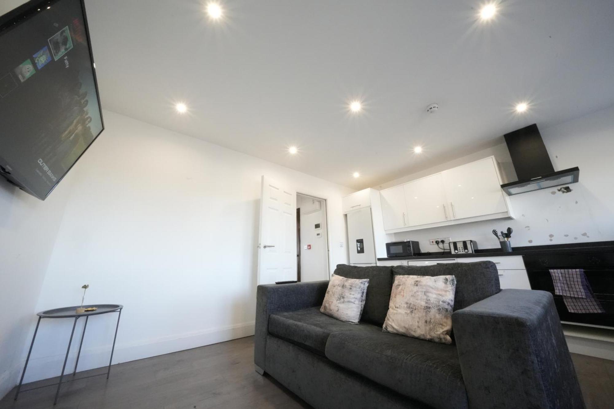 Hatton Apartments Heathrow Airport- Free Parking-Free Underground To And From Heathrow Airport Hatton Cross See Picture-See London Fast Hatton Cross To Central London 30Min Exteriör bild
