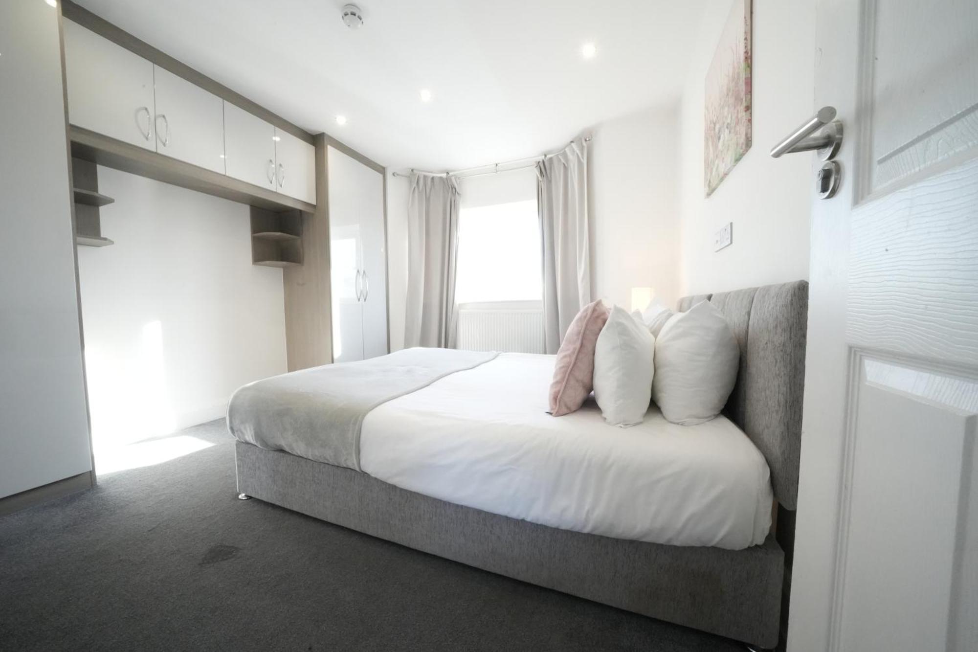Hatton Apartments Heathrow Airport- Free Parking-Free Underground To And From Heathrow Airport Hatton Cross See Picture-See London Fast Hatton Cross To Central London 30Min Exteriör bild