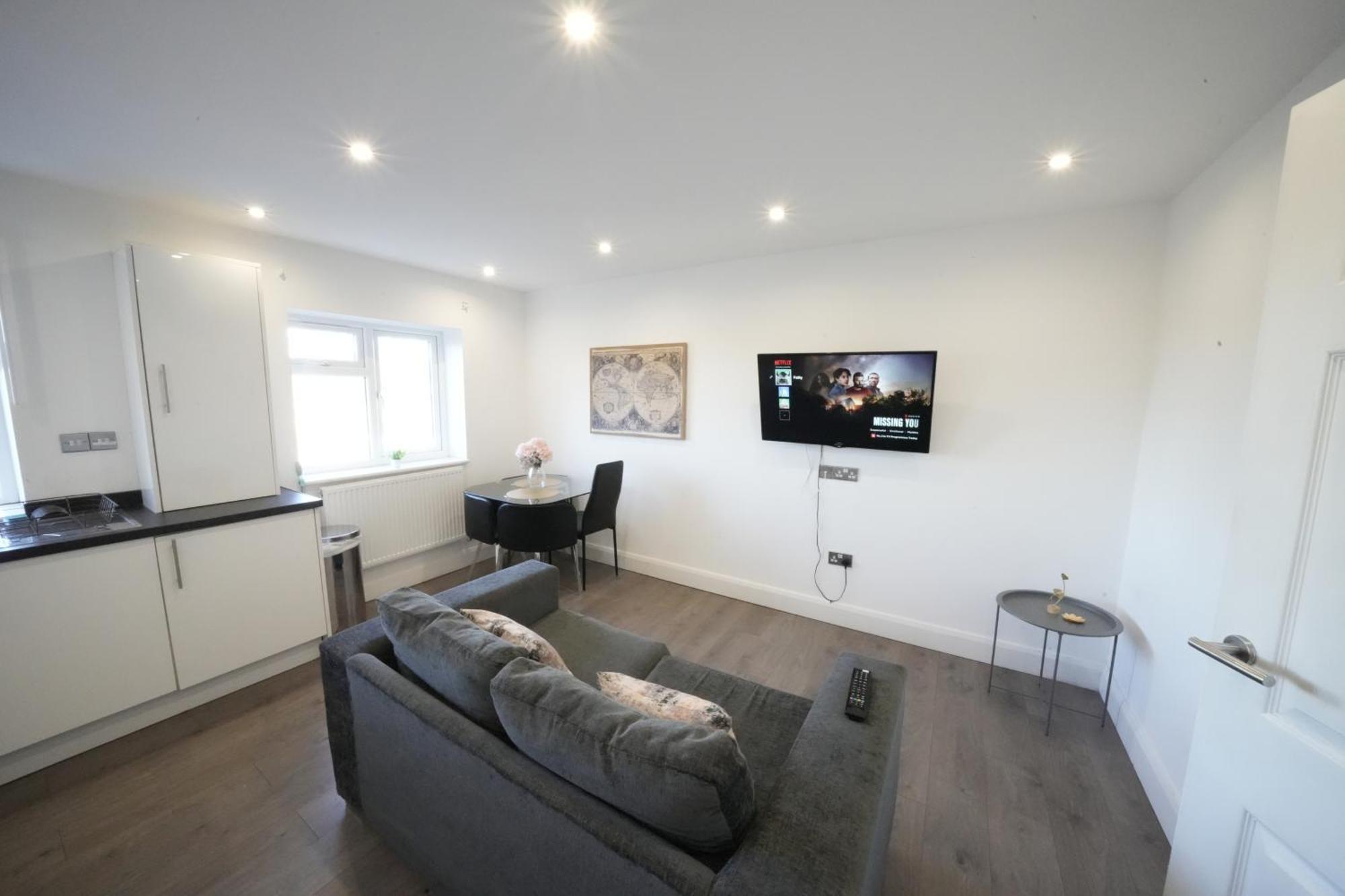 Hatton Apartments Heathrow Airport- Free Parking-Free Underground To And From Heathrow Airport Hatton Cross See Picture-See London Fast Hatton Cross To Central London 30Min Exteriör bild