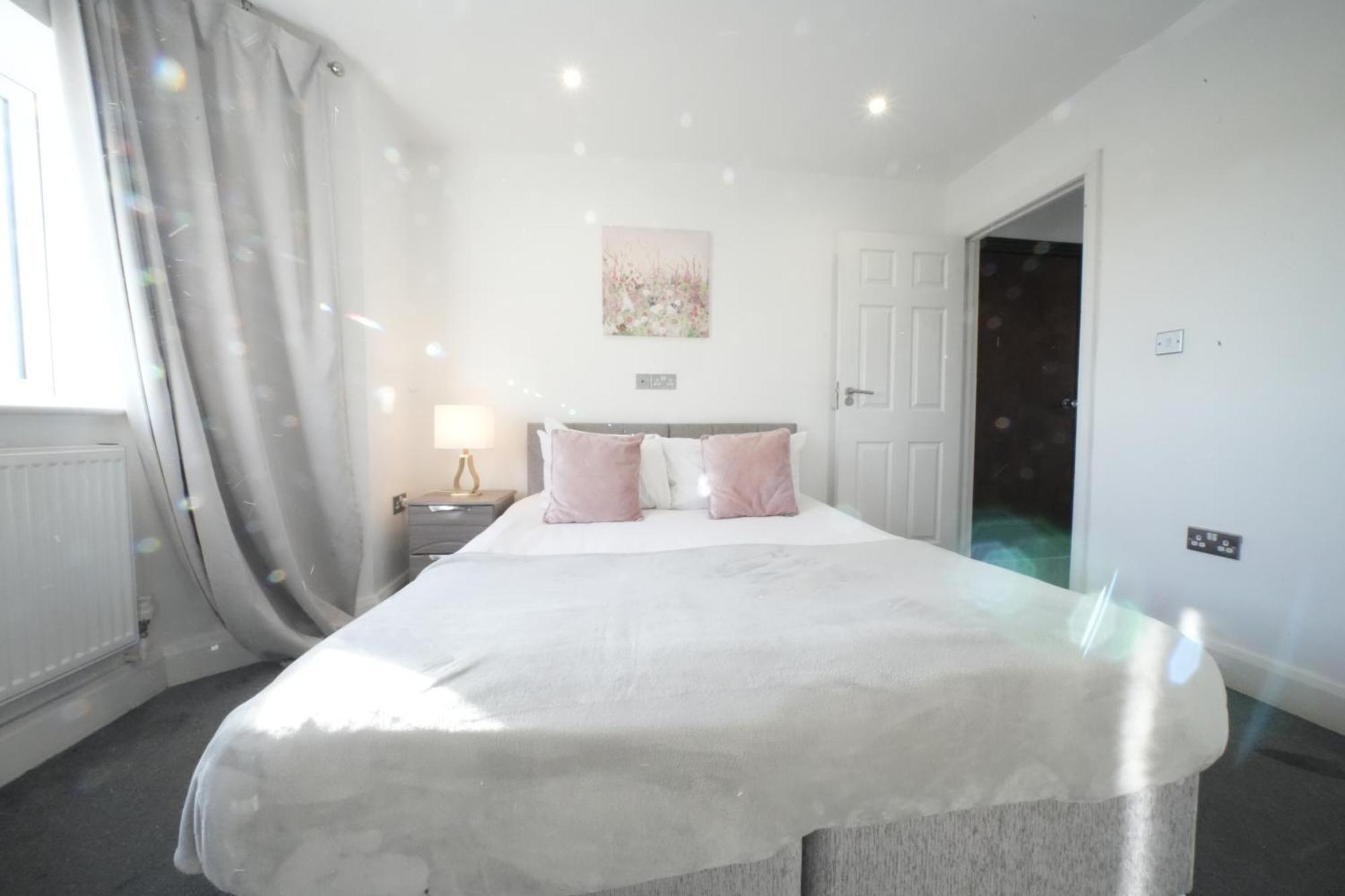 Hatton Apartments Heathrow Airport- Free Parking-Free Underground To And From Heathrow Airport Hatton Cross See Picture-See London Fast Hatton Cross To Central London 30Min Exteriör bild