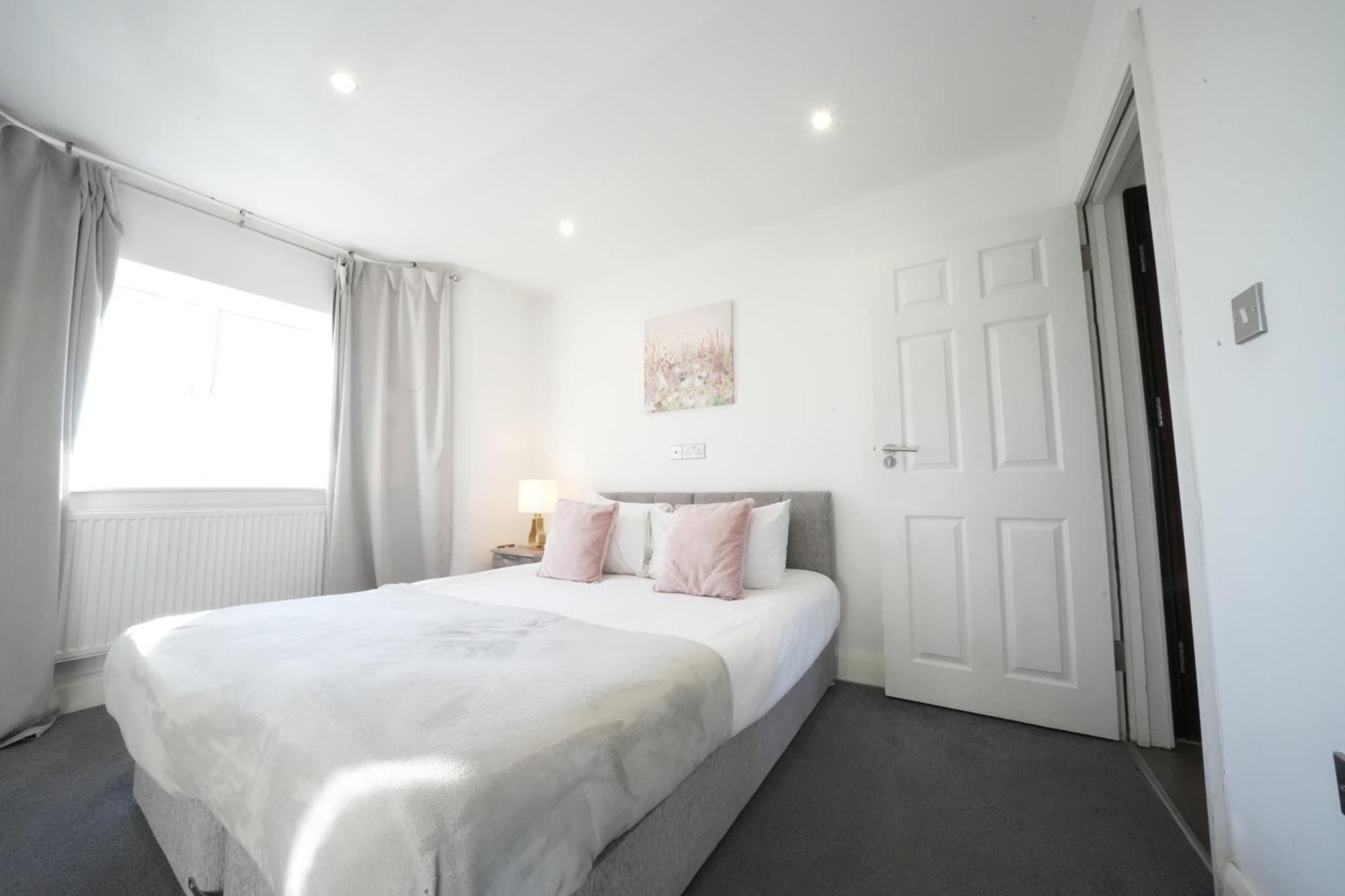 Hatton Apartments Heathrow Airport- Free Parking-Free Underground To And From Heathrow Airport Hatton Cross See Picture-See London Fast Hatton Cross To Central London 30Min Exteriör bild