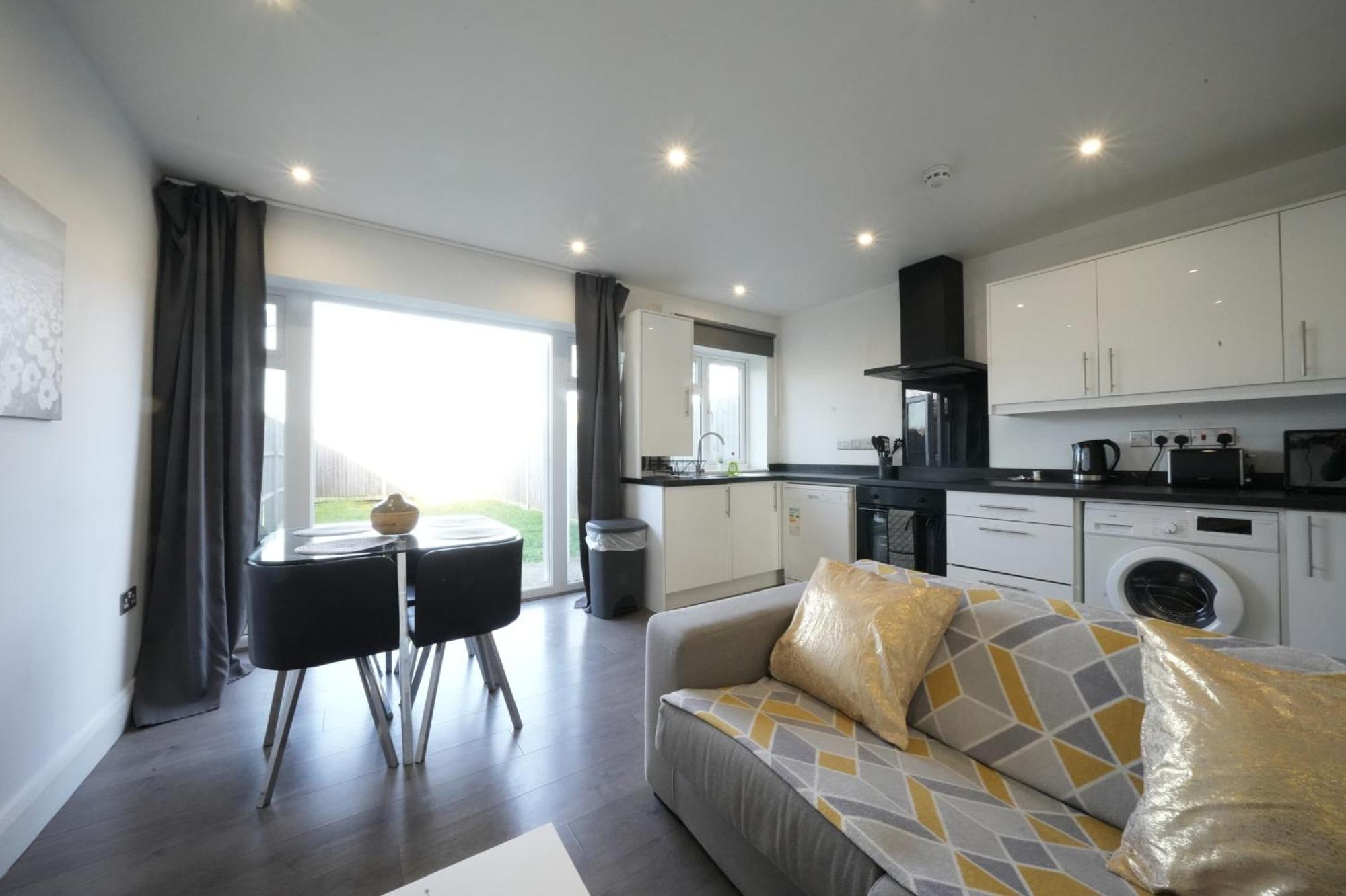 Hatton Apartments Heathrow Airport- Free Parking-Free Underground To And From Heathrow Airport Hatton Cross See Picture-See London Fast Hatton Cross To Central London 30Min Exteriör bild