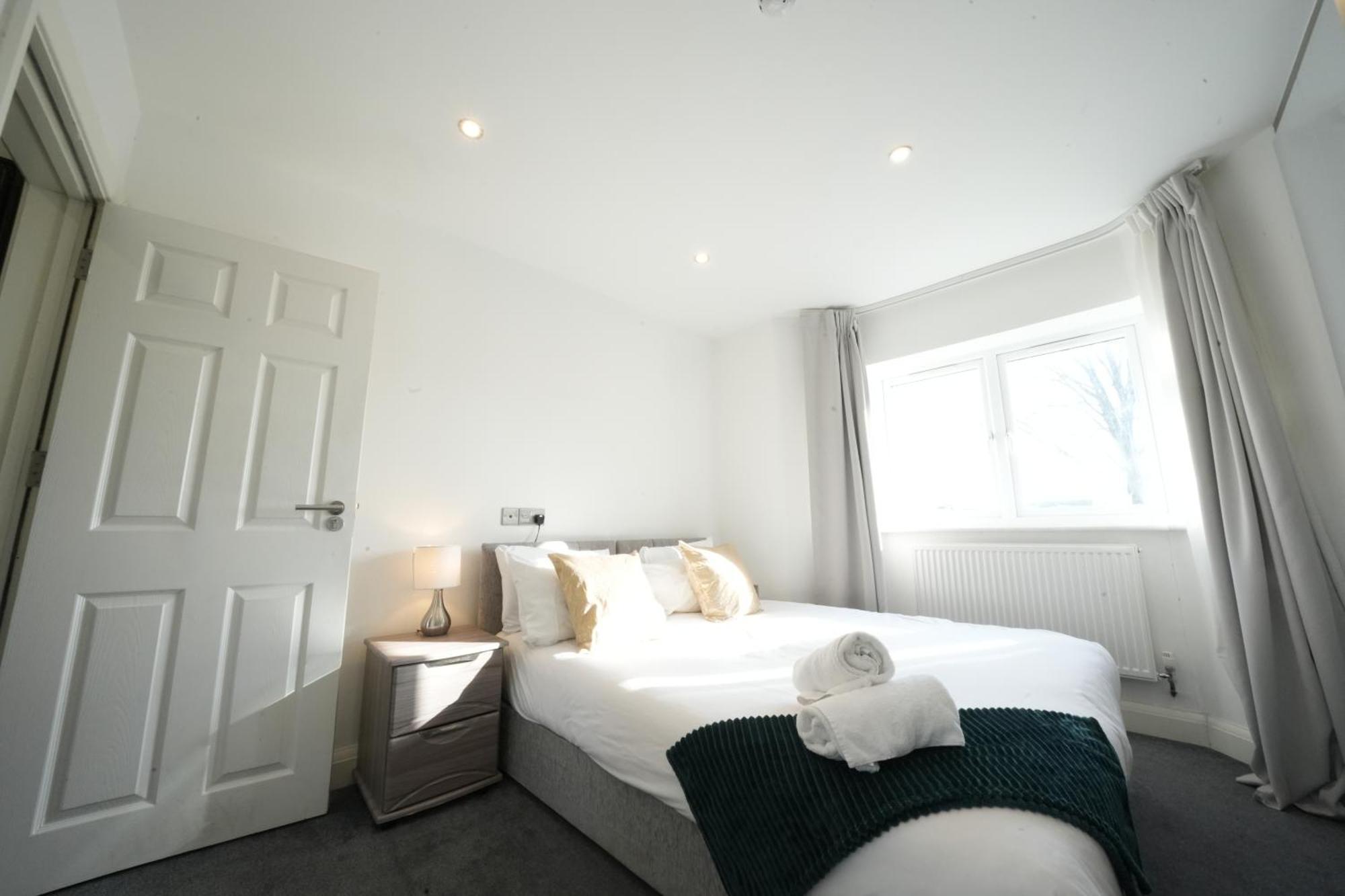 Hatton Apartments Heathrow Airport- Free Parking-Free Underground To And From Heathrow Airport Hatton Cross See Picture-See London Fast Hatton Cross To Central London 30Min Exteriör bild