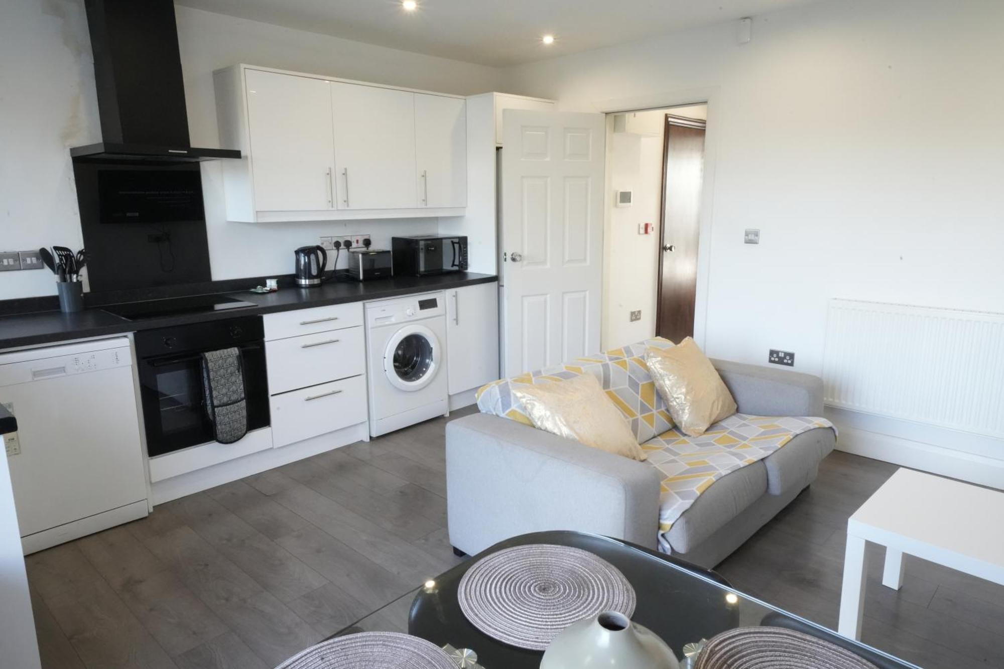 Hatton Apartments Heathrow Airport- Free Parking-Free Underground To And From Heathrow Airport Hatton Cross See Picture-See London Fast Hatton Cross To Central London 30Min Exteriör bild
