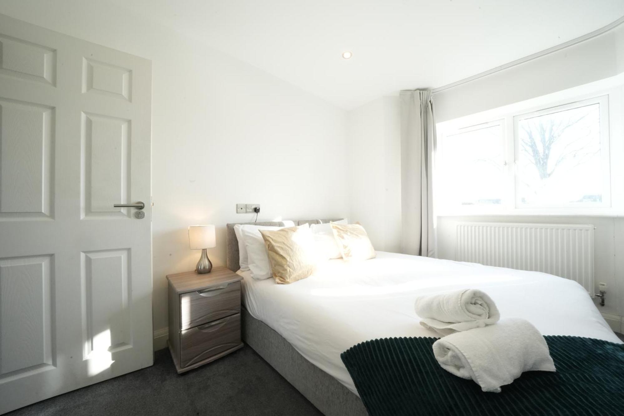 Hatton Apartments Heathrow Airport- Free Parking-Free Underground To And From Heathrow Airport Hatton Cross See Picture-See London Fast Hatton Cross To Central London 30Min Exteriör bild