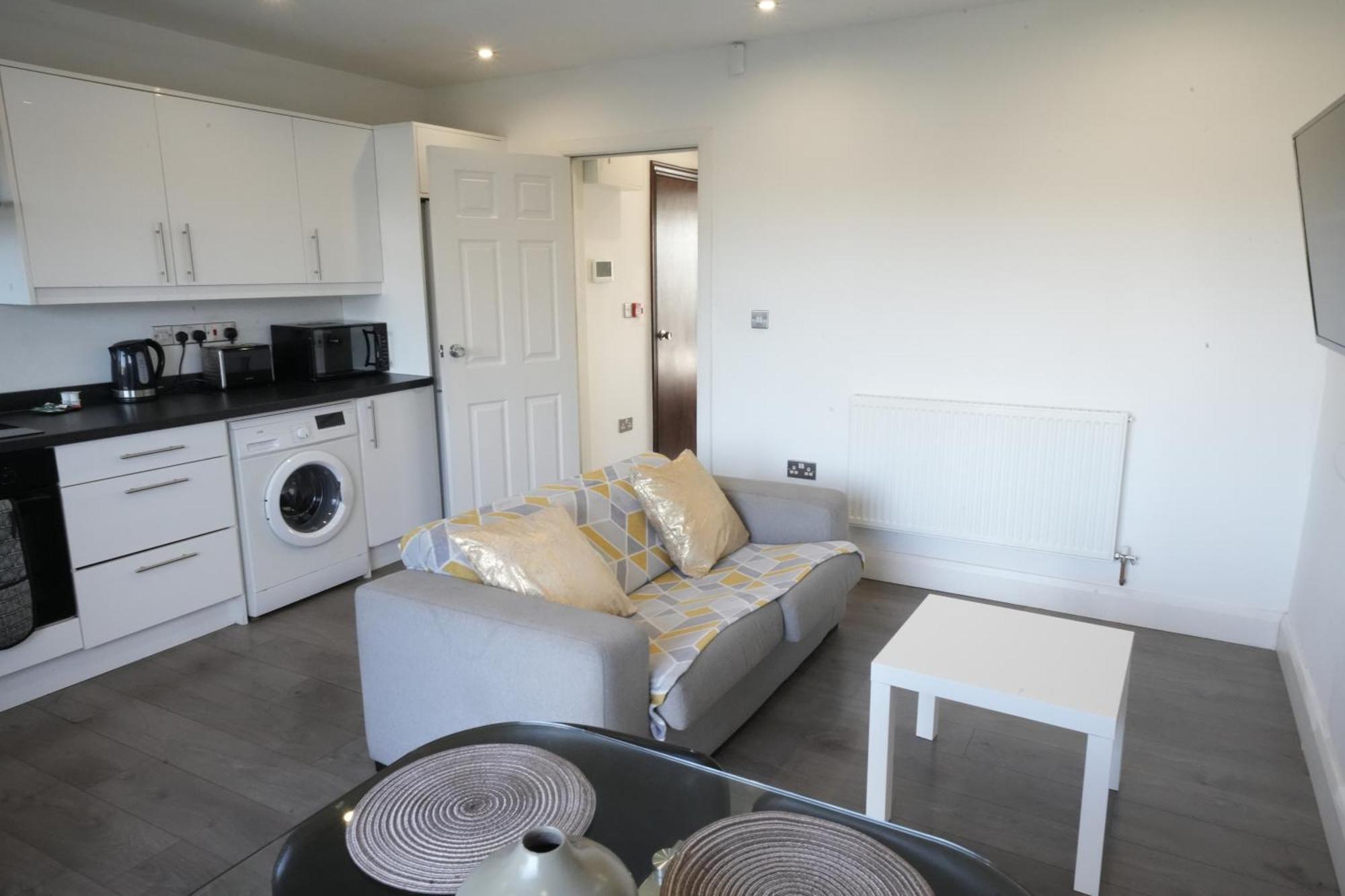 Hatton Apartments Heathrow Airport- Free Parking-Free Underground To And From Heathrow Airport Hatton Cross See Picture-See London Fast Hatton Cross To Central London 30Min Exteriör bild