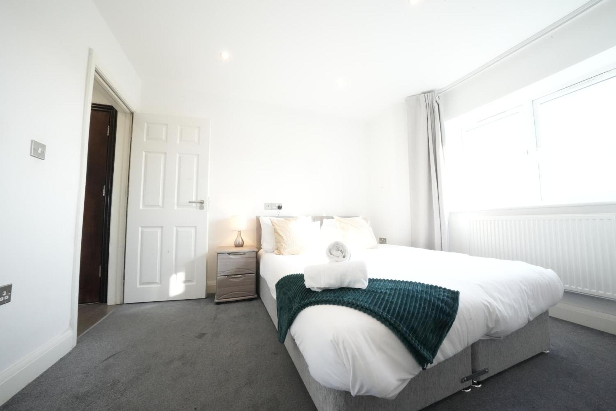 Hatton Apartments Heathrow Airport- Free Parking-Free Underground To And From Heathrow Airport Hatton Cross See Picture-See London Fast Hatton Cross To Central London 30Min Exteriör bild