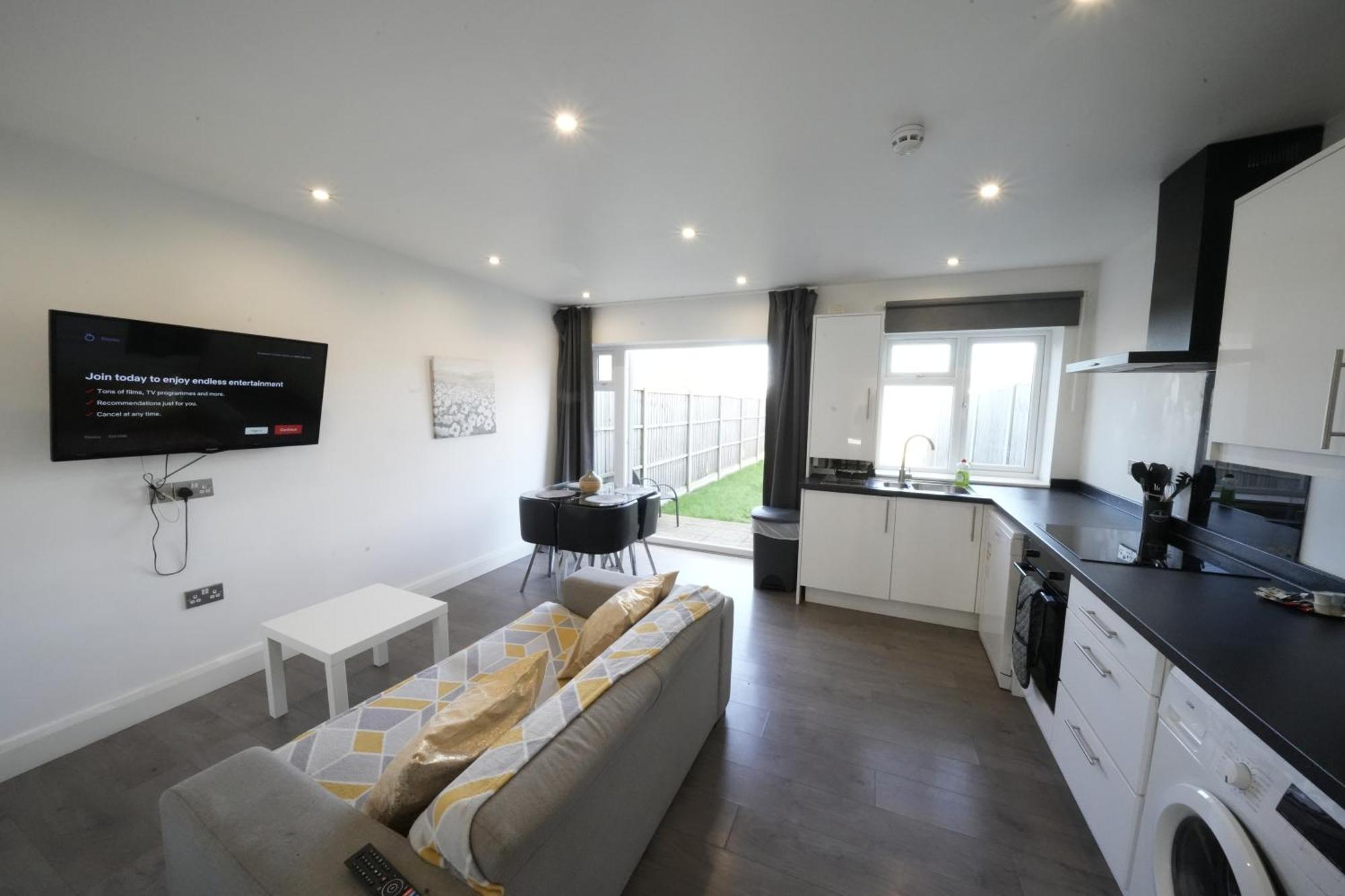 Hatton Apartments Heathrow Airport- Free Parking-Free Underground To And From Heathrow Airport Hatton Cross See Picture-See London Fast Hatton Cross To Central London 30Min Exteriör bild