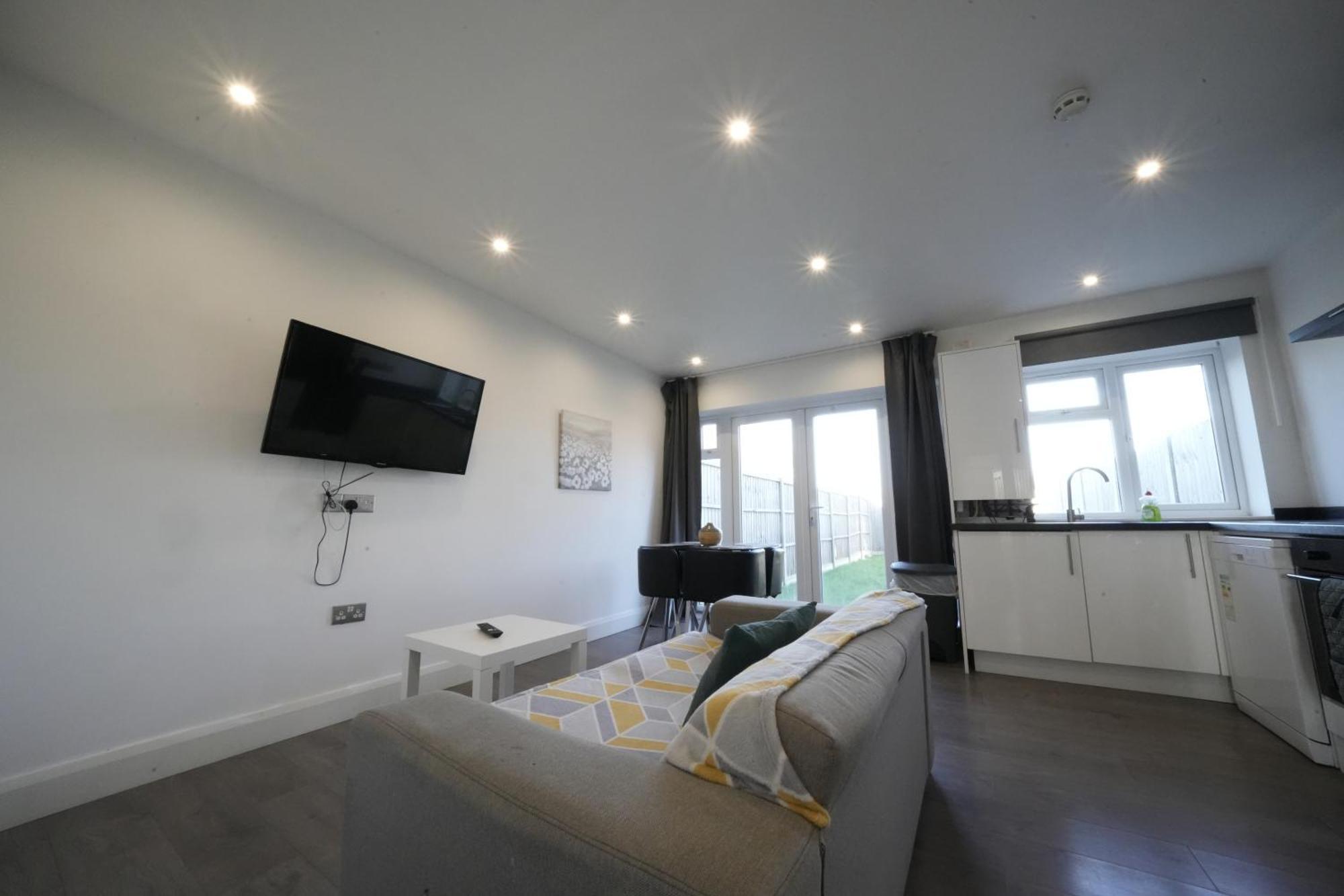 Hatton Apartments Heathrow Airport- Free Parking-Free Underground To And From Heathrow Airport Hatton Cross See Picture-See London Fast Hatton Cross To Central London 30Min Exteriör bild