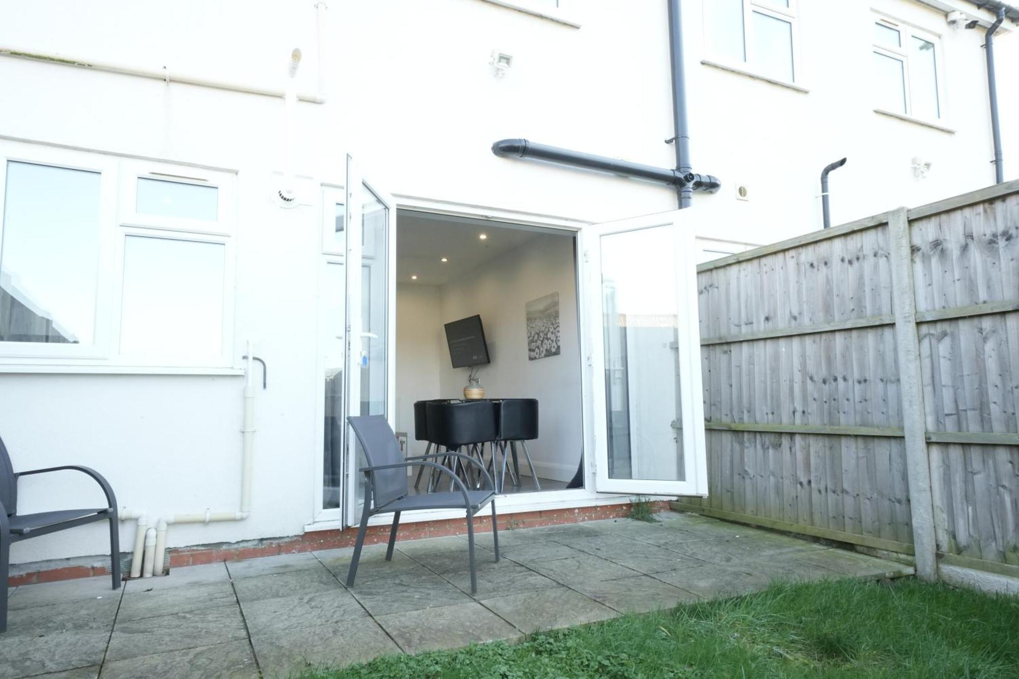 Hatton Apartments Heathrow Airport- Free Parking-Free Underground To And From Heathrow Airport Hatton Cross See Picture-See London Fast Hatton Cross To Central London 30Min Exteriör bild