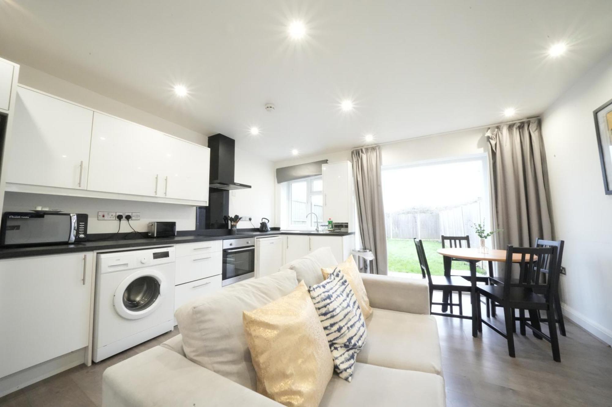 Hatton Apartments Heathrow Airport- Free Parking-Free Underground To And From Heathrow Airport Hatton Cross See Picture-See London Fast Hatton Cross To Central London 30Min Exteriör bild