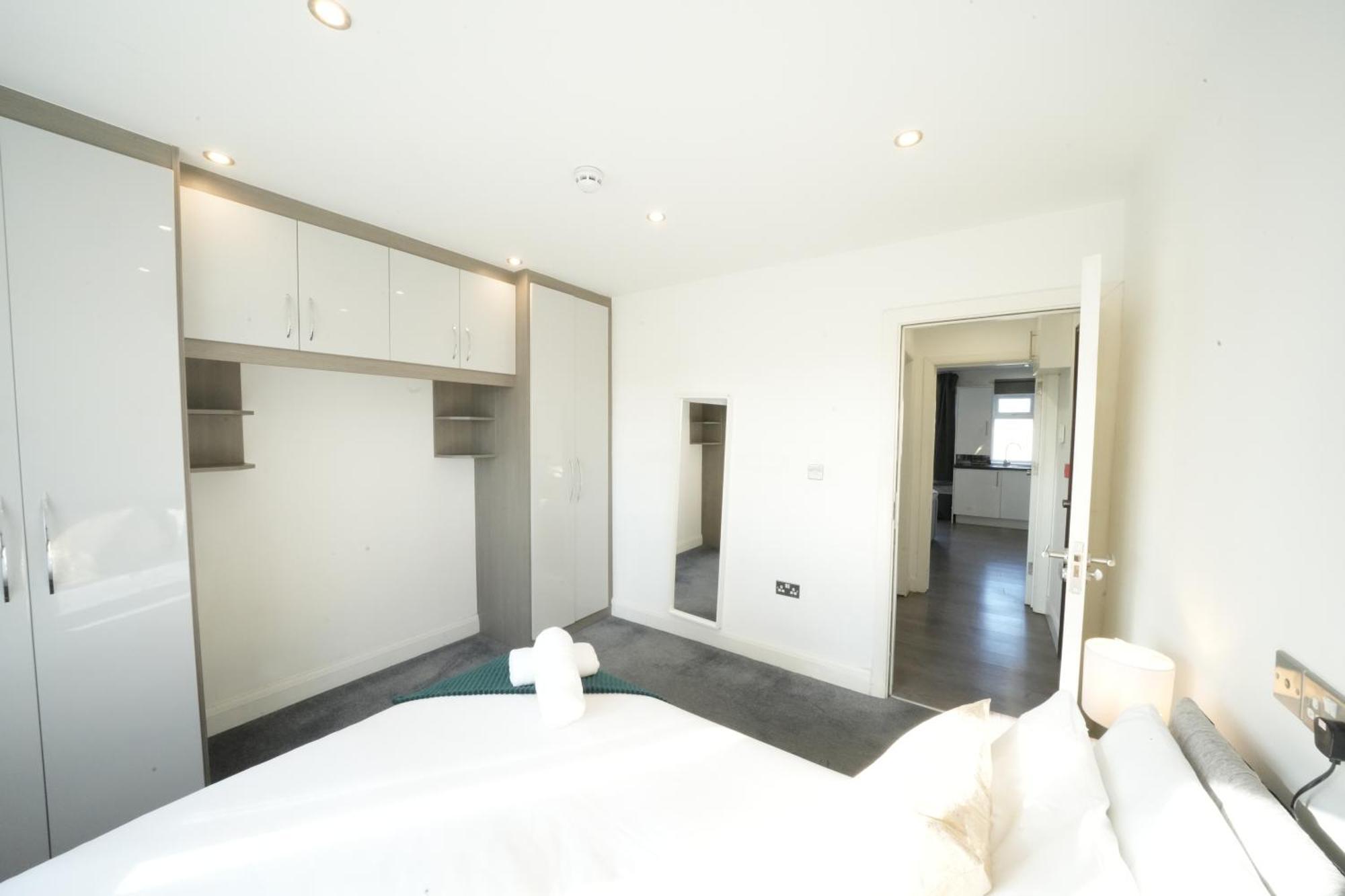 Hatton Apartments Heathrow Airport- Free Parking-Free Underground To And From Heathrow Airport Hatton Cross See Picture-See London Fast Hatton Cross To Central London 30Min Exteriör bild