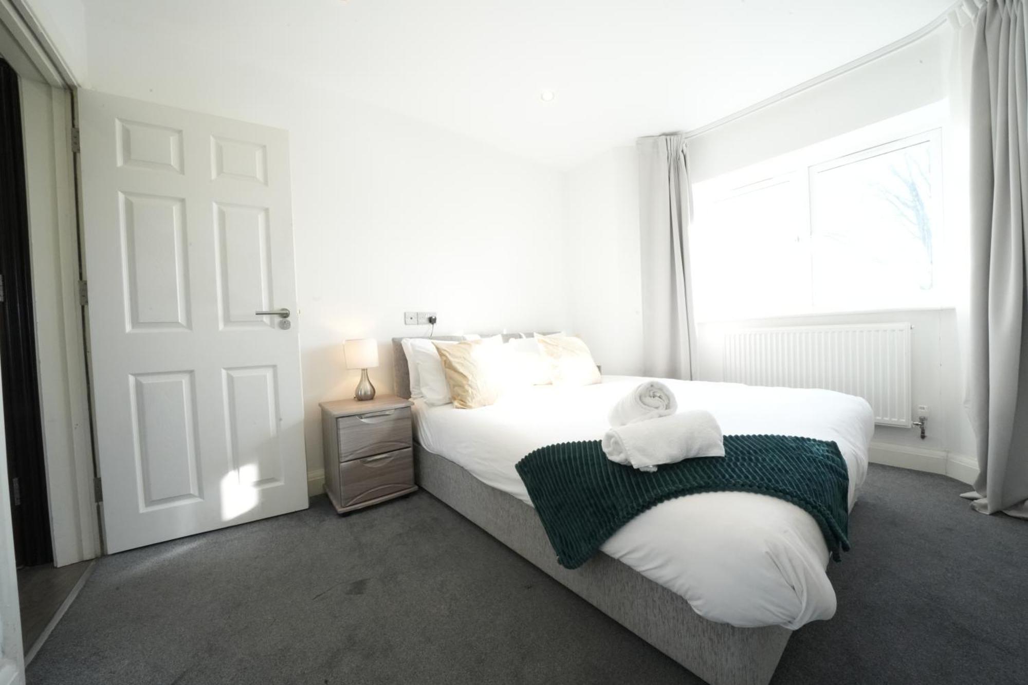 Hatton Apartments Heathrow Airport- Free Parking-Free Underground To And From Heathrow Airport Hatton Cross See Picture-See London Fast Hatton Cross To Central London 30Min Exteriör bild