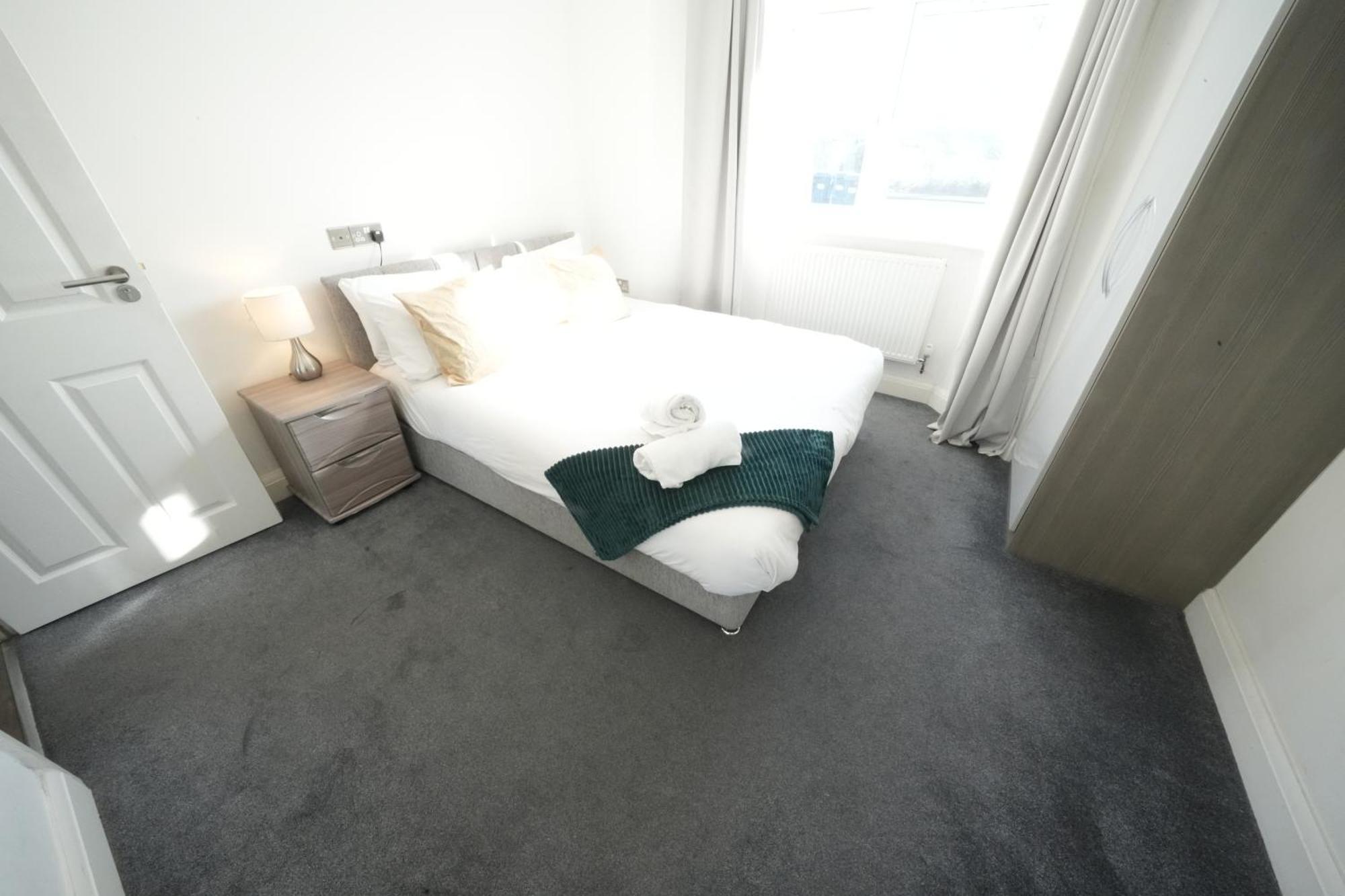 Hatton Apartments Heathrow Airport- Free Parking-Free Underground To And From Heathrow Airport Hatton Cross See Picture-See London Fast Hatton Cross To Central London 30Min Exteriör bild