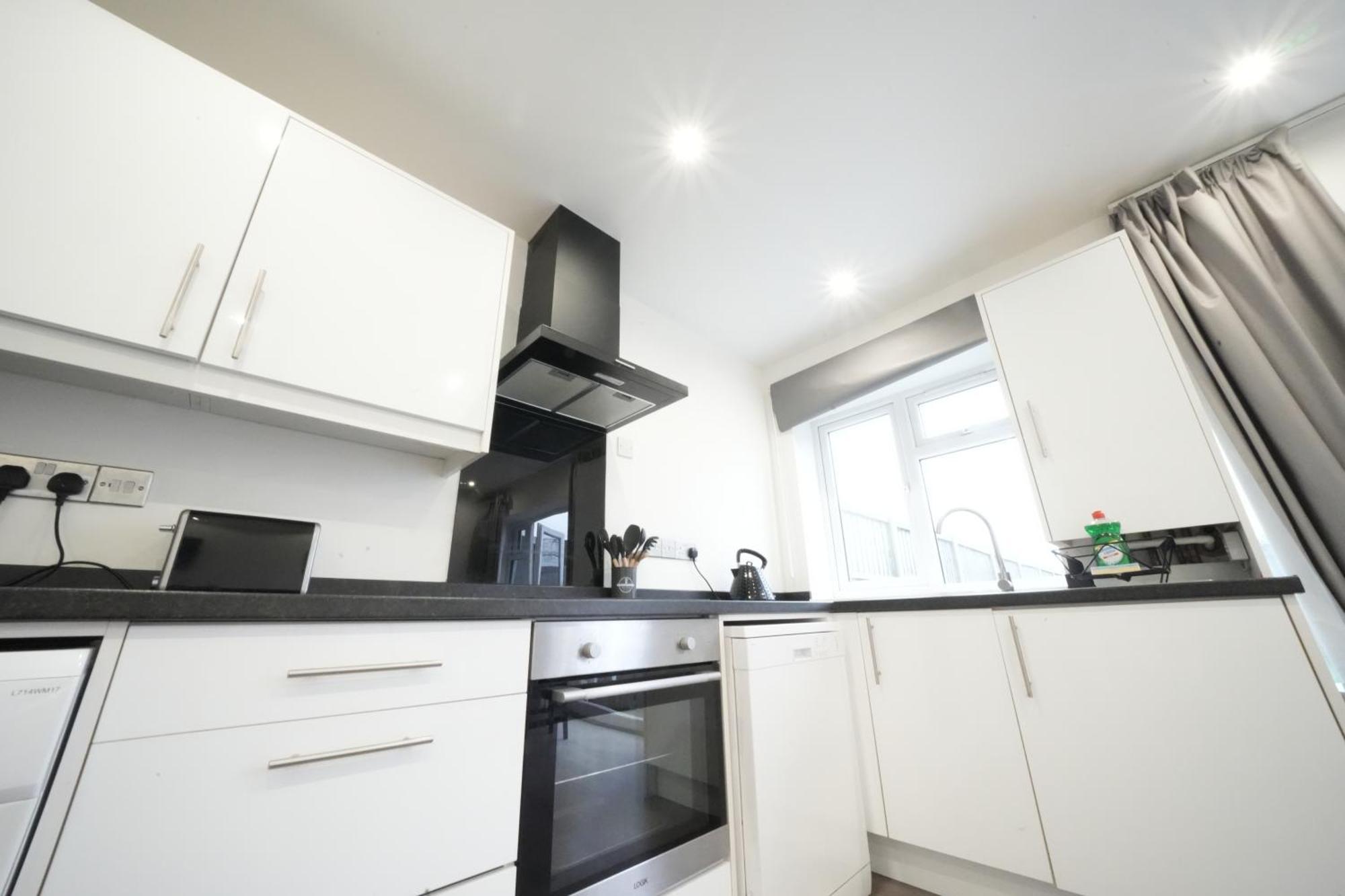 Hatton Apartments Heathrow Airport- Free Parking-Free Underground To And From Heathrow Airport Hatton Cross See Picture-See London Fast Hatton Cross To Central London 30Min Exteriör bild