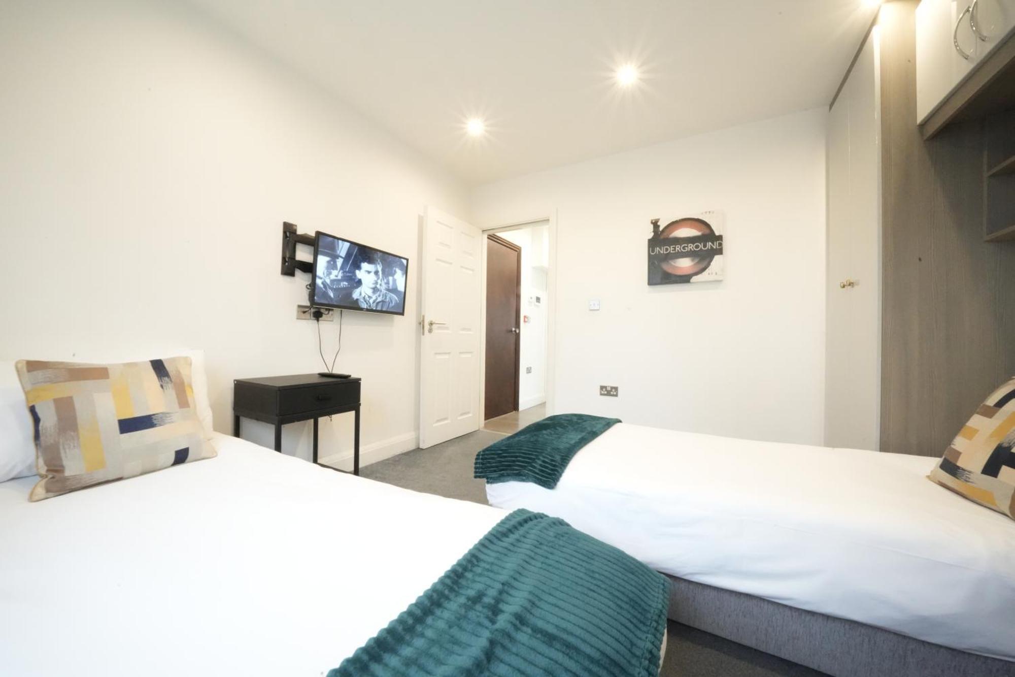 Hatton Apartments Heathrow Airport- Free Parking-Free Underground To And From Heathrow Airport Hatton Cross See Picture-See London Fast Hatton Cross To Central London 30Min Exteriör bild