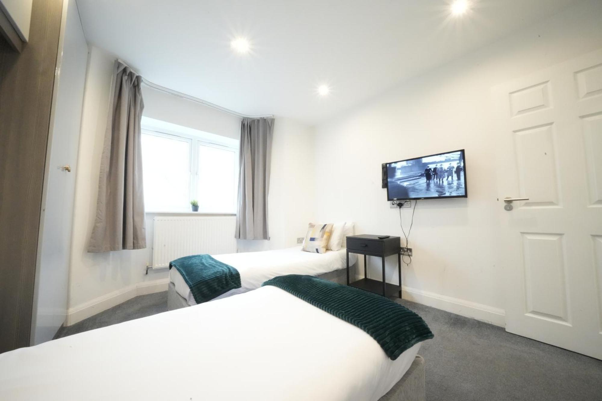 Hatton Apartments Heathrow Airport- Free Parking-Free Underground To And From Heathrow Airport Hatton Cross See Picture-See London Fast Hatton Cross To Central London 30Min Exteriör bild